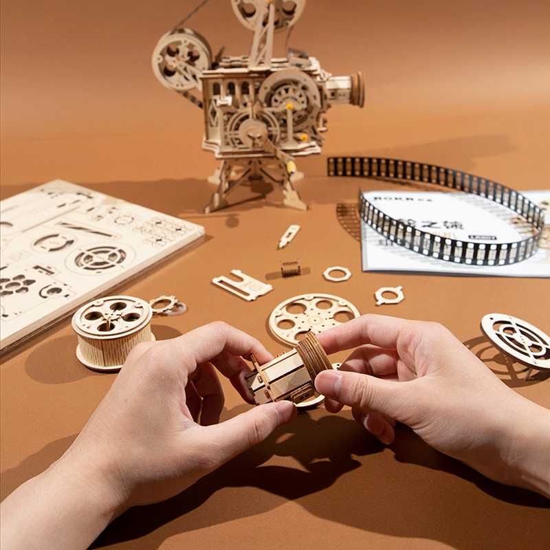 Puzzle 3D Mecanic din lemn Proiector Video 183 piese ROBOTIME
