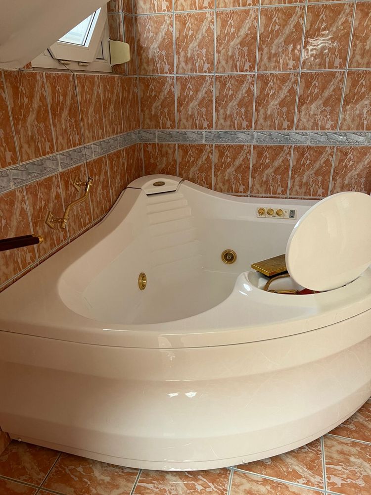 Vand cada cu hidromasaj (jacuzzi) firma Whirlpool