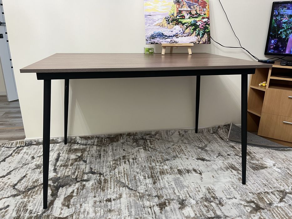 Стол в отличном состоянии