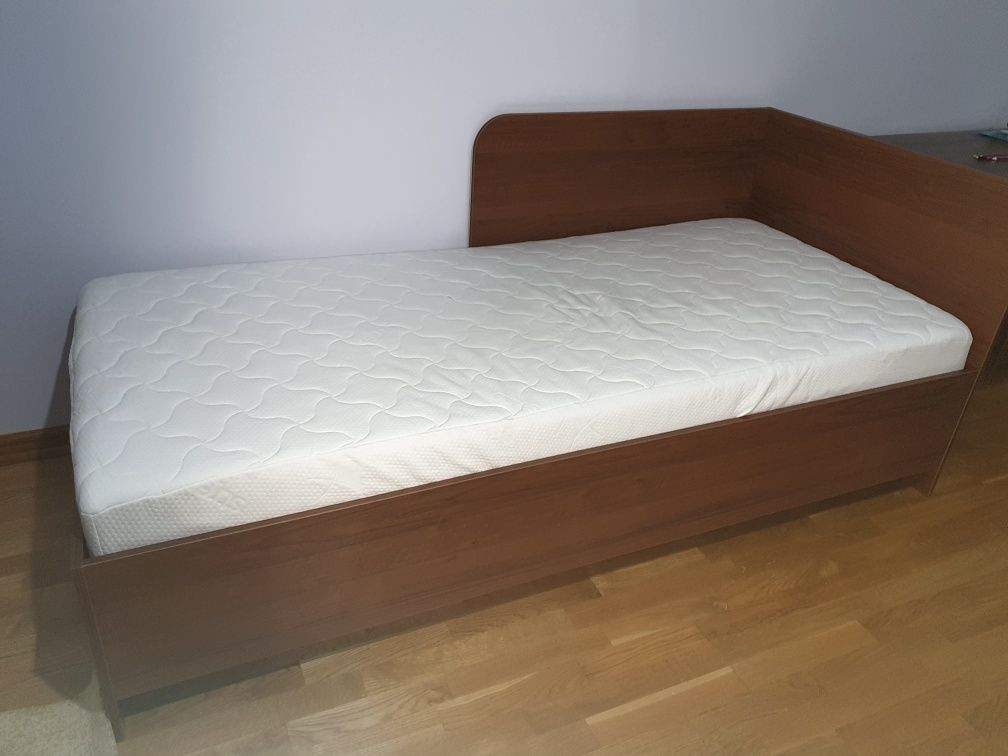 Срочно продам 2 подросковые кровати с матрасом в идеальном состоянии..