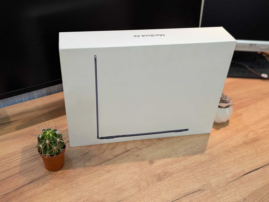 Ноутбук Apple MacBook Air 2025 M4 / 13" / 16GB / SSD 256GB