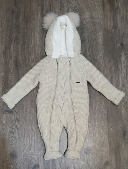 Combinezon tricotat pentru bebeluşi