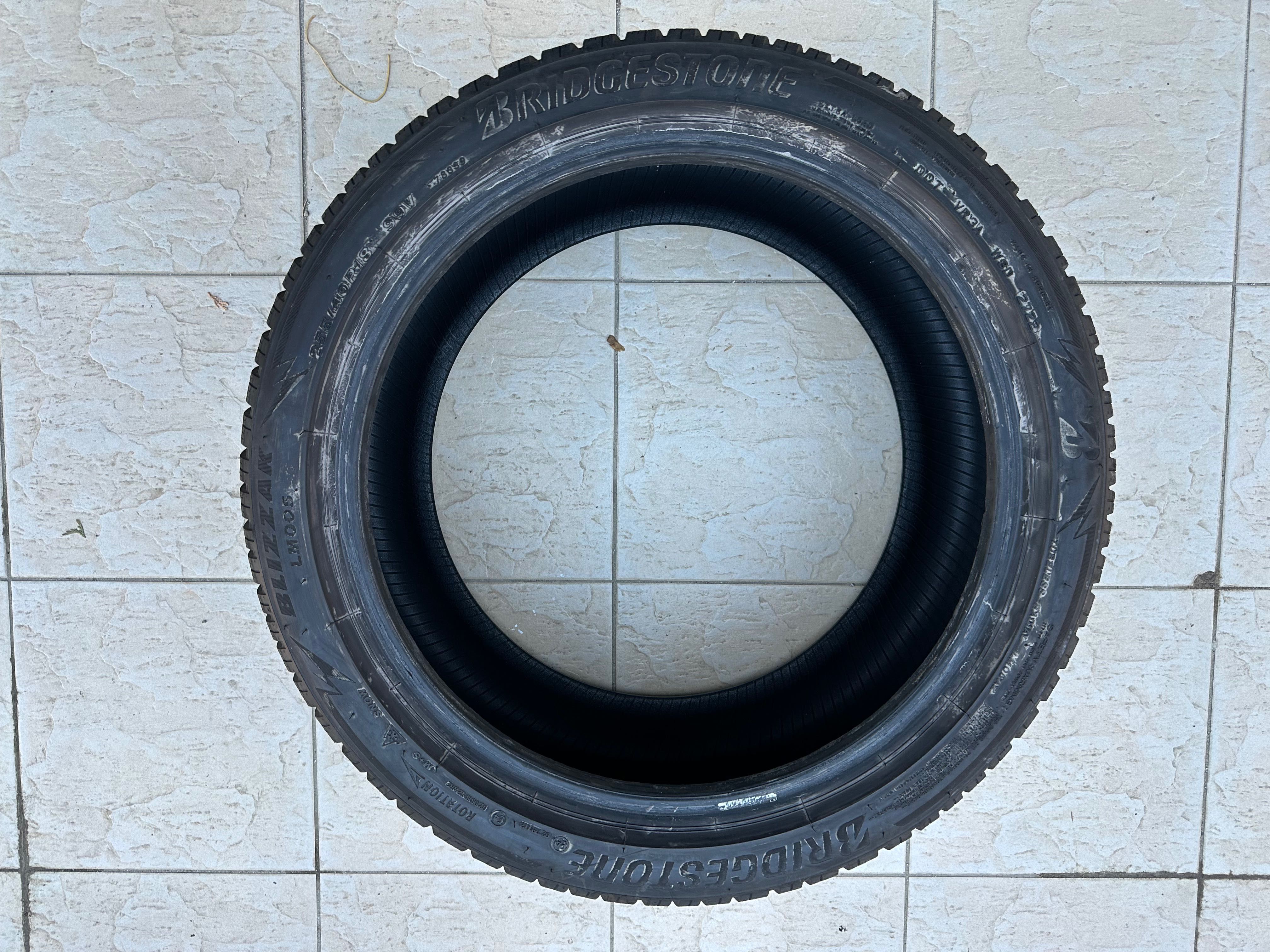 Гуми зимни гума 255/40/18” BRIDGESTONE BLIZZAK LM005