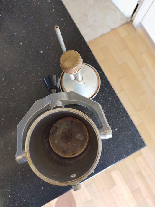 Продавам електрическа антикварна кафеварка