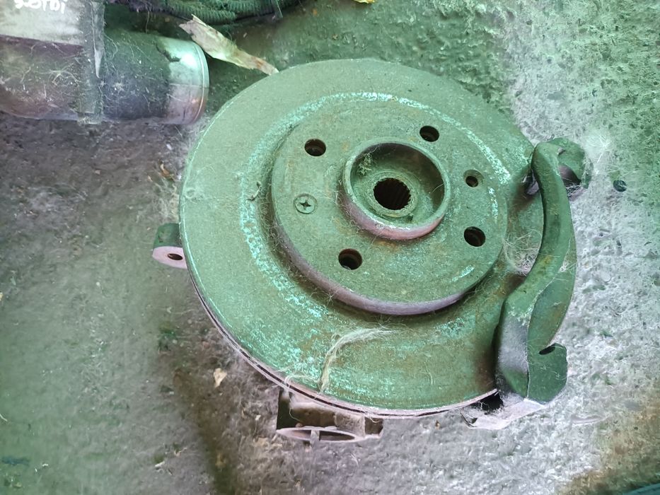 Fuzeta stânga completa cu rulment față Pegeout 206