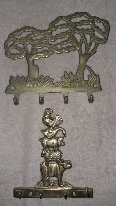 Doua cuiere ptr chei , din bronz / alama