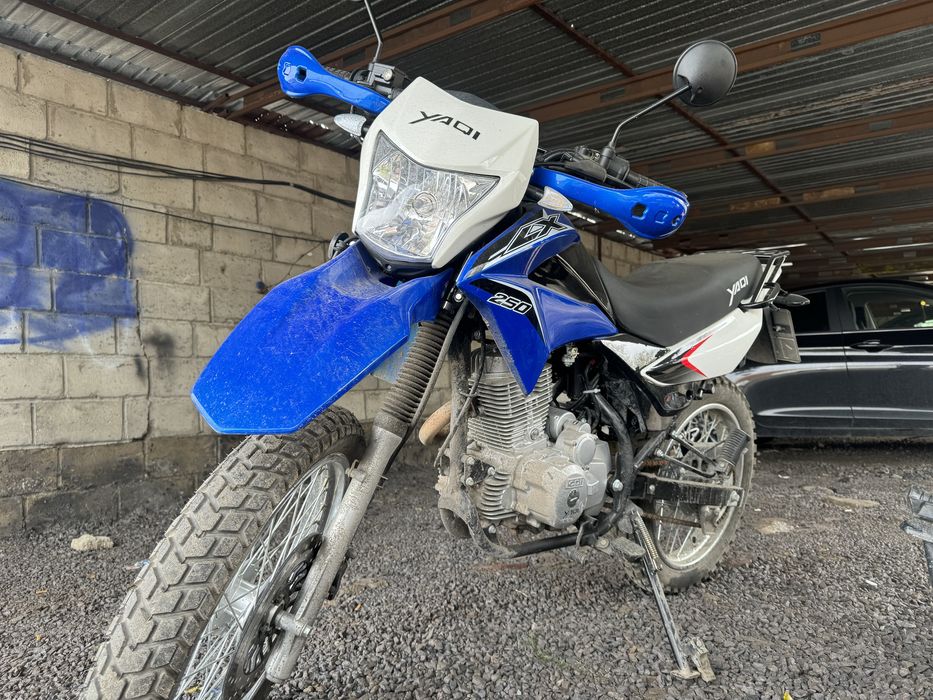 Продам мотоцикл эндуро 250 кубов
