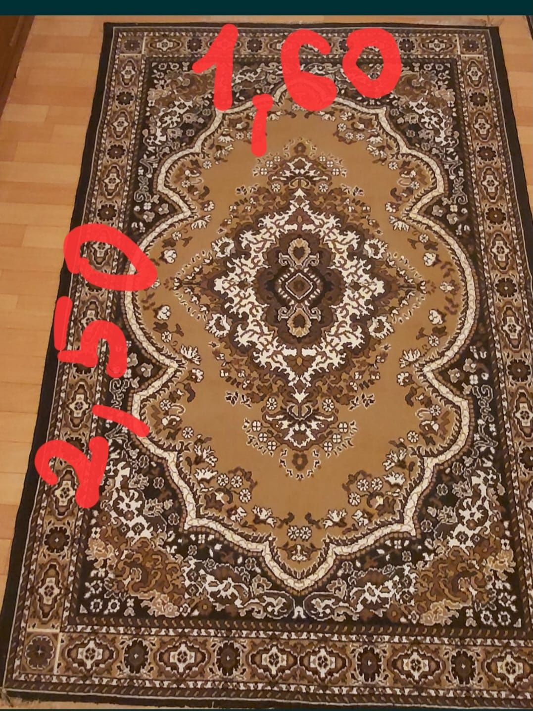 Ковры чистые 4 штук имеется на топчан можно взять