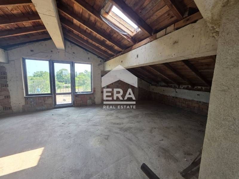 Две триетажни къщи по БДС в село Равна гора област Варна