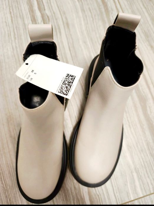 Ghete noi cu etichetă H&M, marimea 38