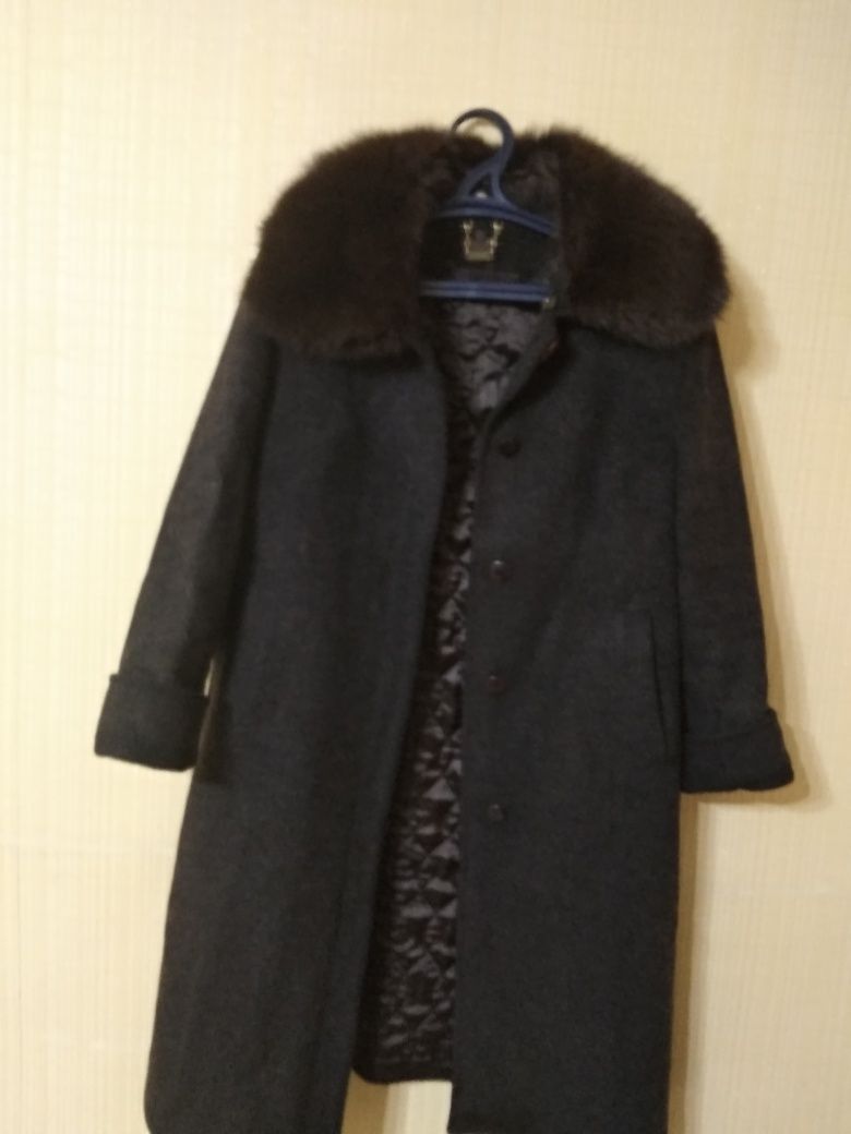 Продается пальто темно коричневого цвета,теплое ,размер 48.Производств