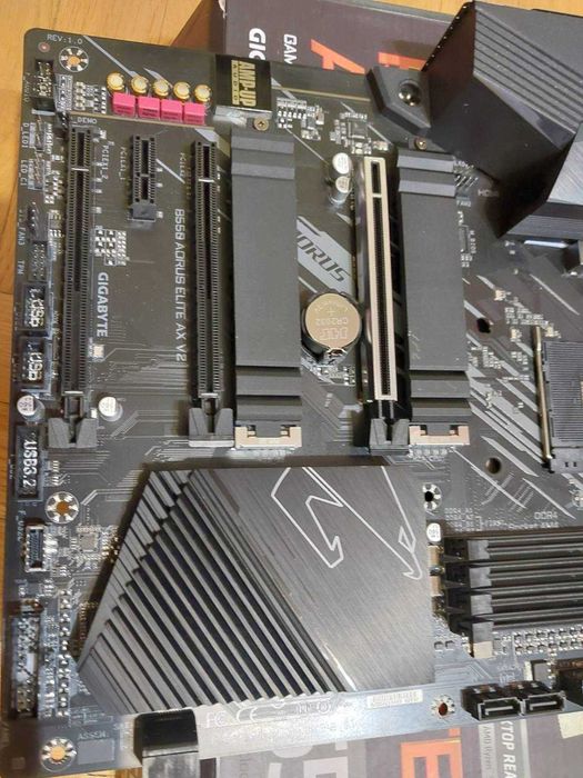 AMD Ryzen 9 5950X + Gigabyte B550 Aorus Elite AX V2 Wi-Fi