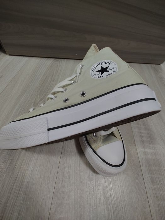 Tenesi damă converse