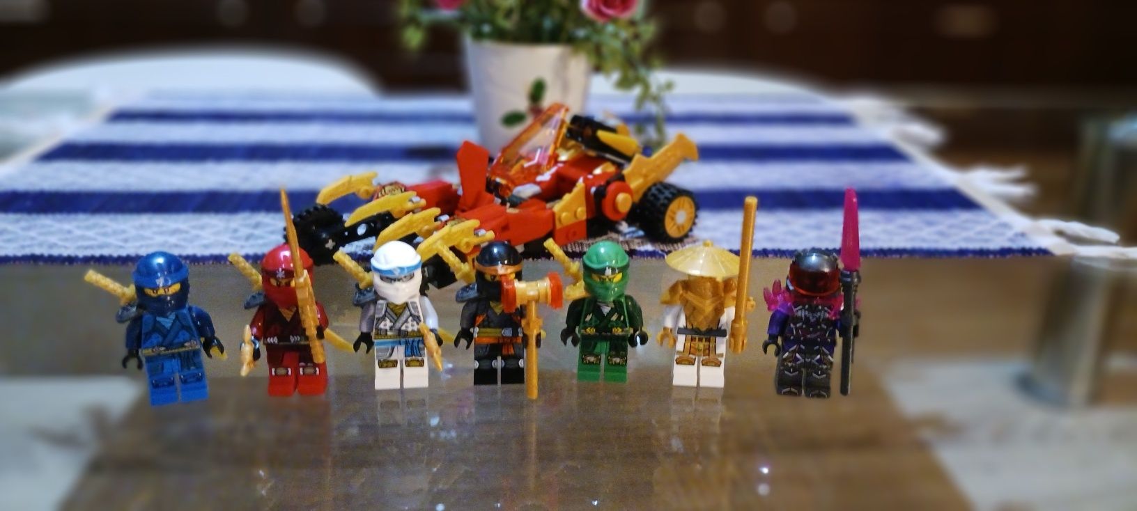 Lego ninjago кола с фигурки