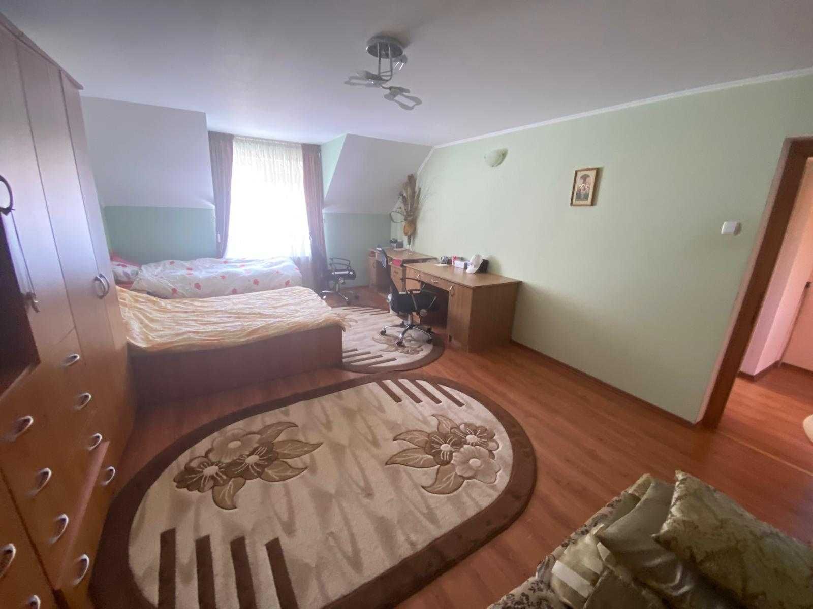 Vand Proprietate cu două case separate în aceeași curte, zona Cloșca