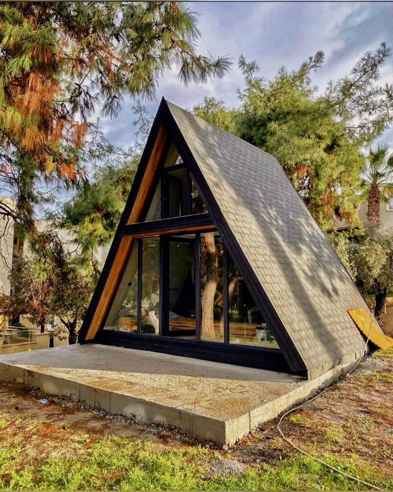 Cabane stil-aframe pe piloane sau pe placa de beton la gata
