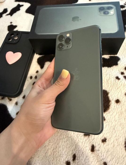Продам Айфон 11 про мах 256