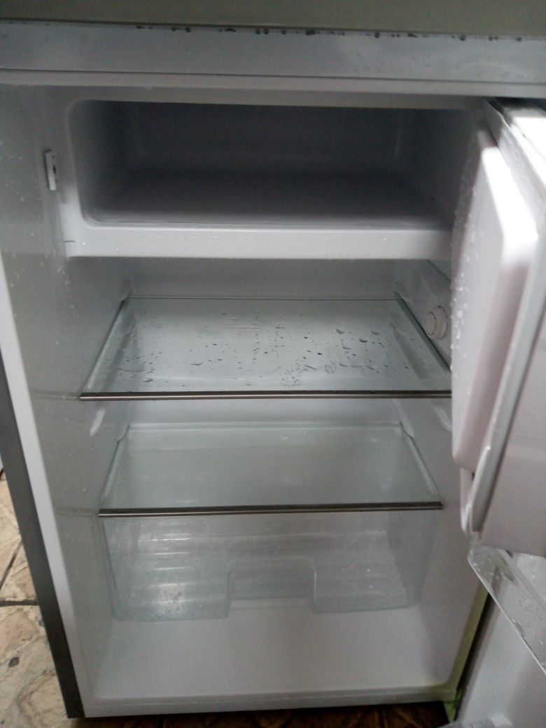 Малък  иноксов  хладилник с вътрешна камера 2 години гаранция!