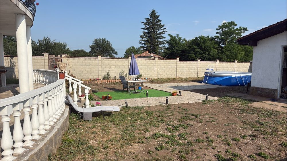 Двуетажна къща в село Безводица!