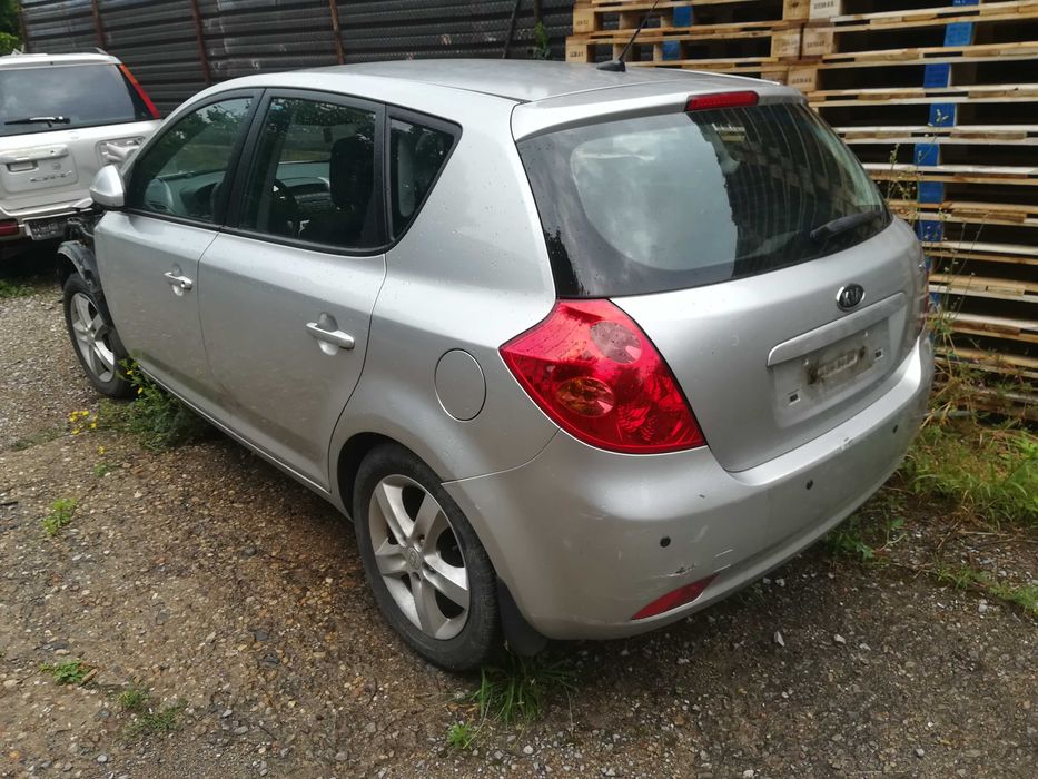 На части Kia Ceed 1.6 CRDI / Киа Сийд ЦРДИ хечбек
