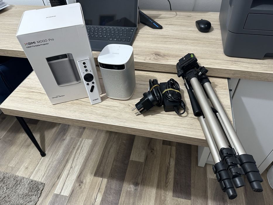 Vand video proiector XGimi MOGO Pro, 1080P(ultra portabil)