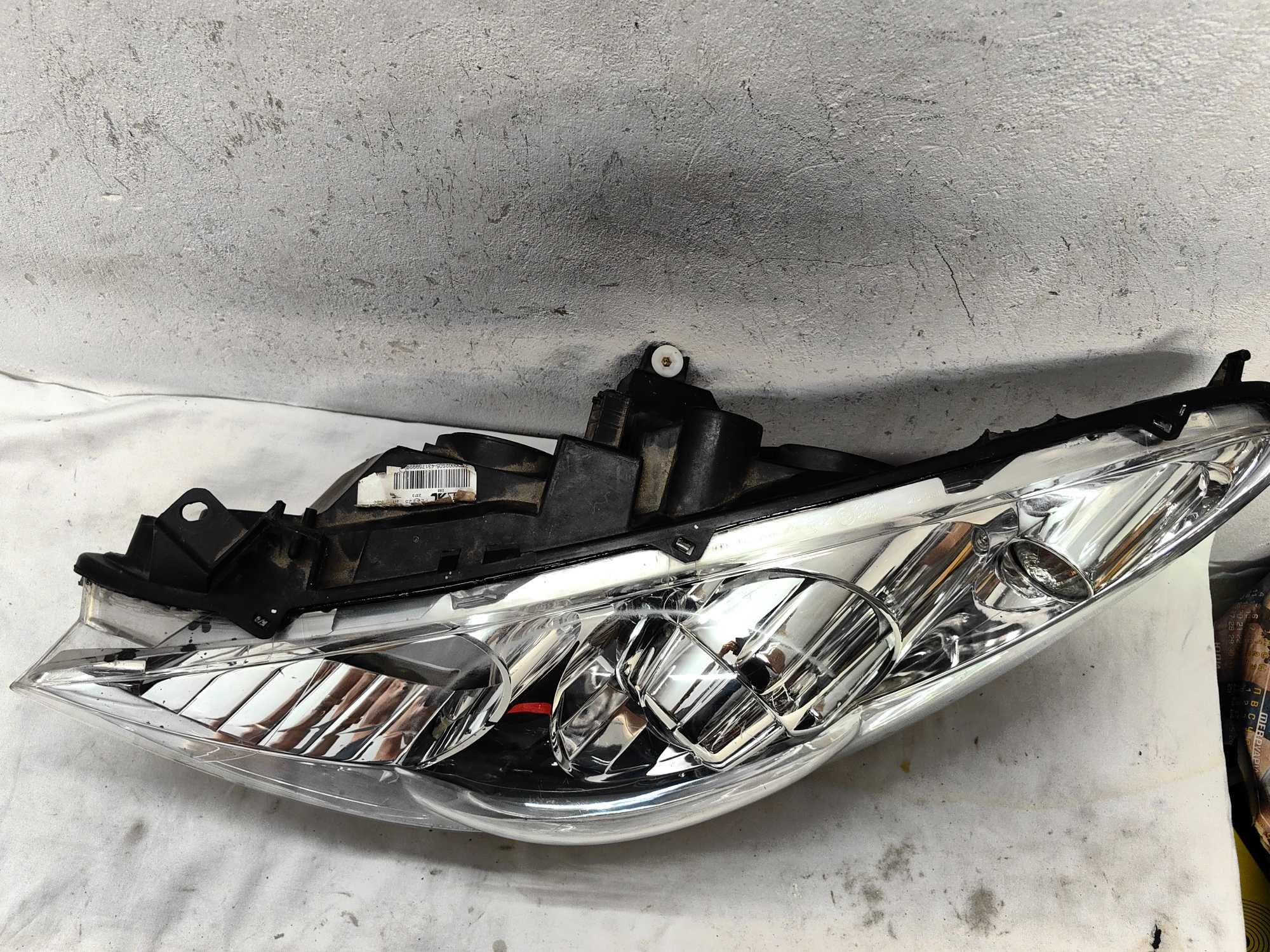 Оригинален фар Пежо 307  Peugeot 307 Face Xenon
