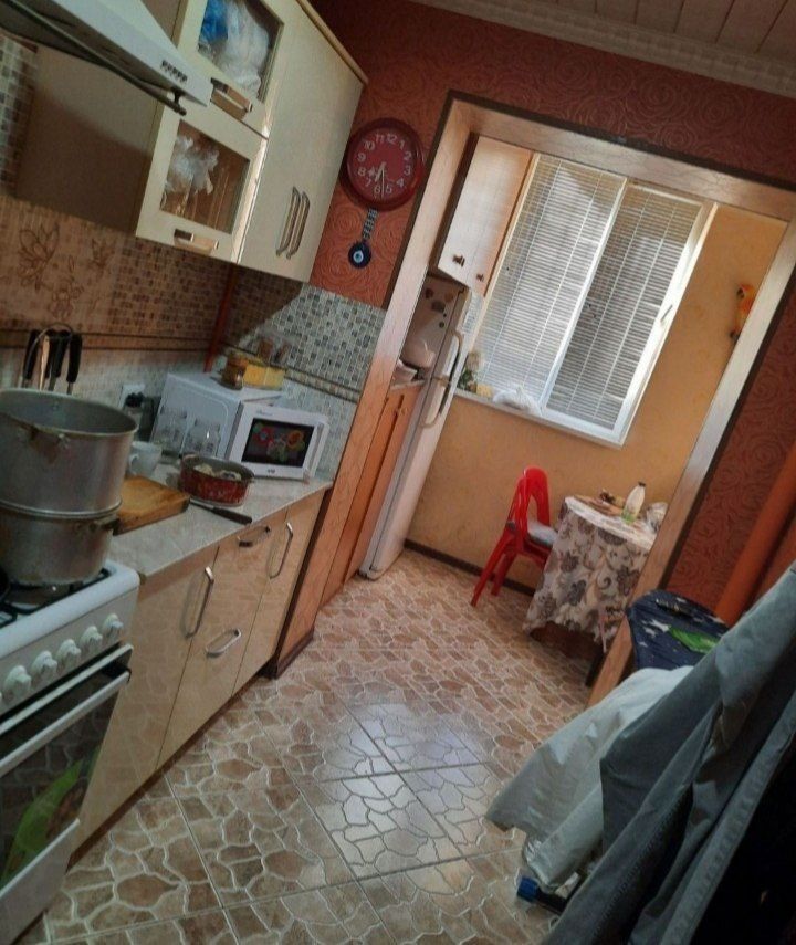 Продаётся квартира Юнусабад 18кв 3/2/4 Кирпич 77-серии
