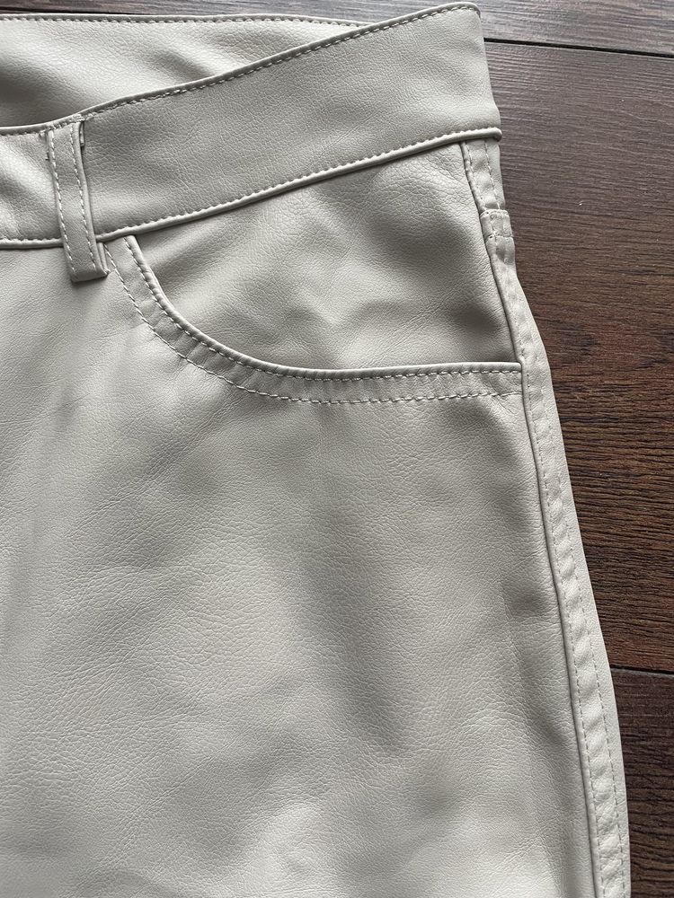 Pantaloni piele culoare bej marime m