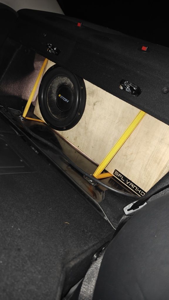 Бас каса 2000w RMS 12ка (говорител + кутия)