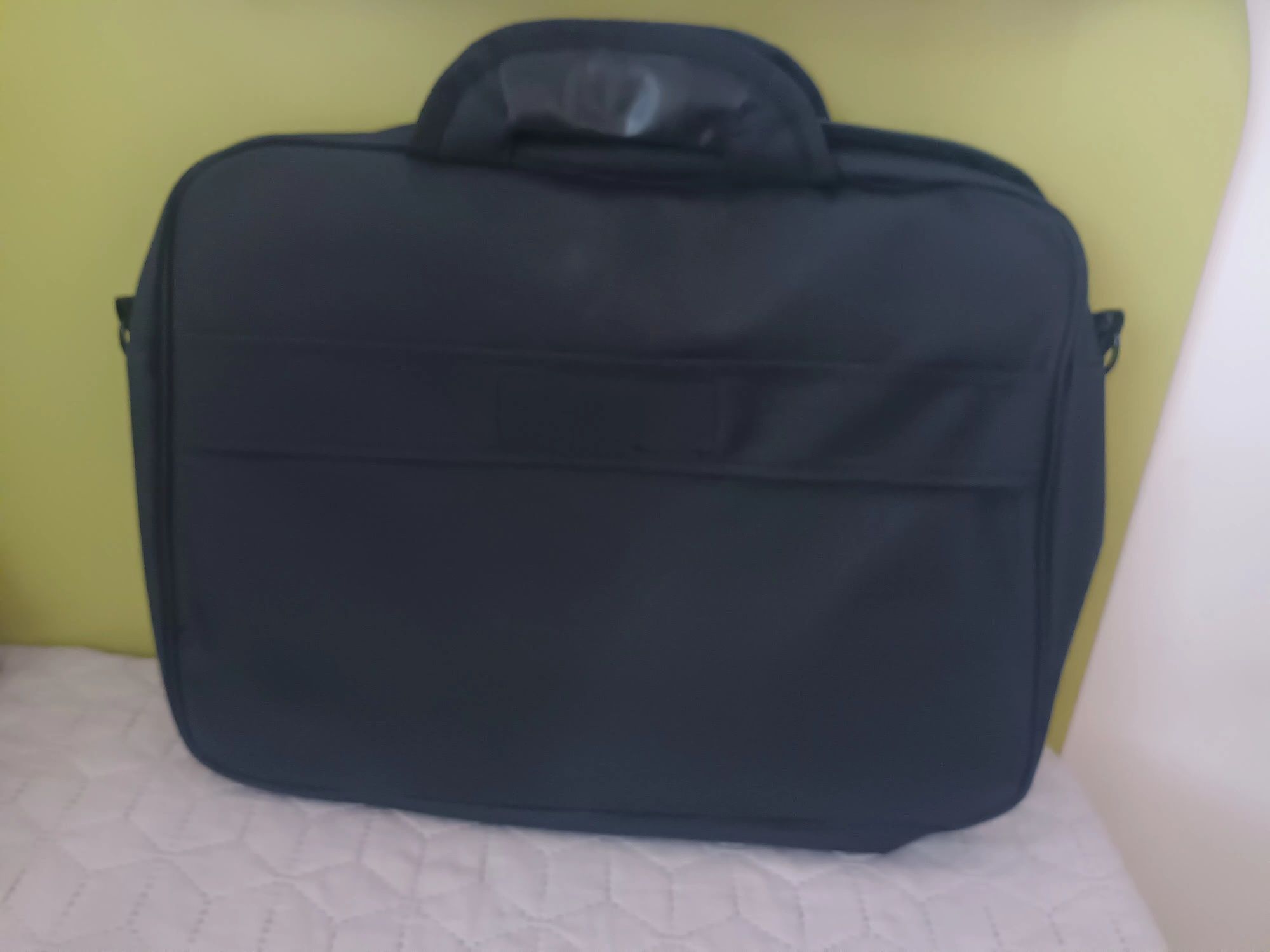 Продавам лаптоп Dell inspiron +2 подаръка
