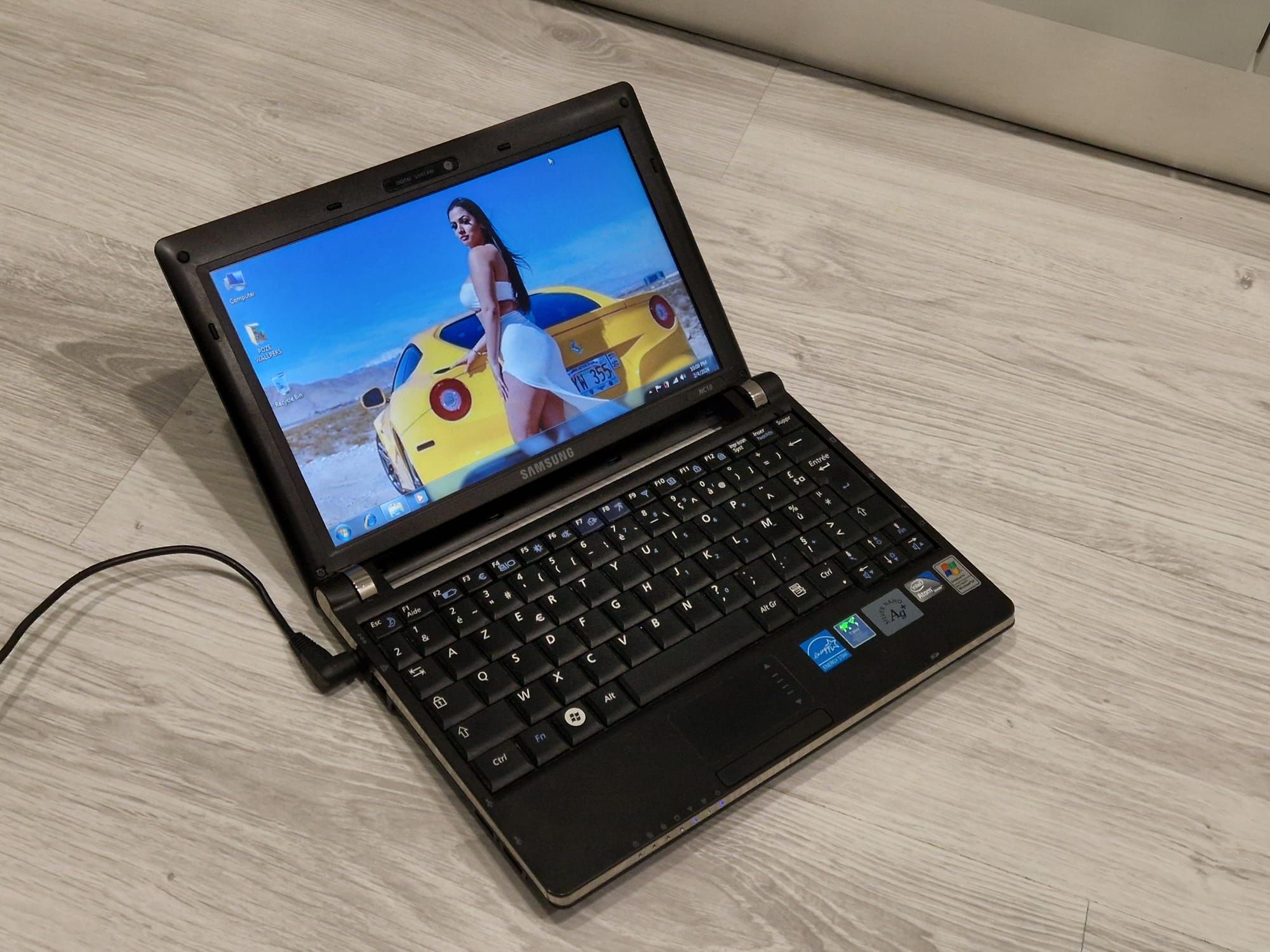Laptop Samsung NP - NC10 cu încărcător,  fără baterie.