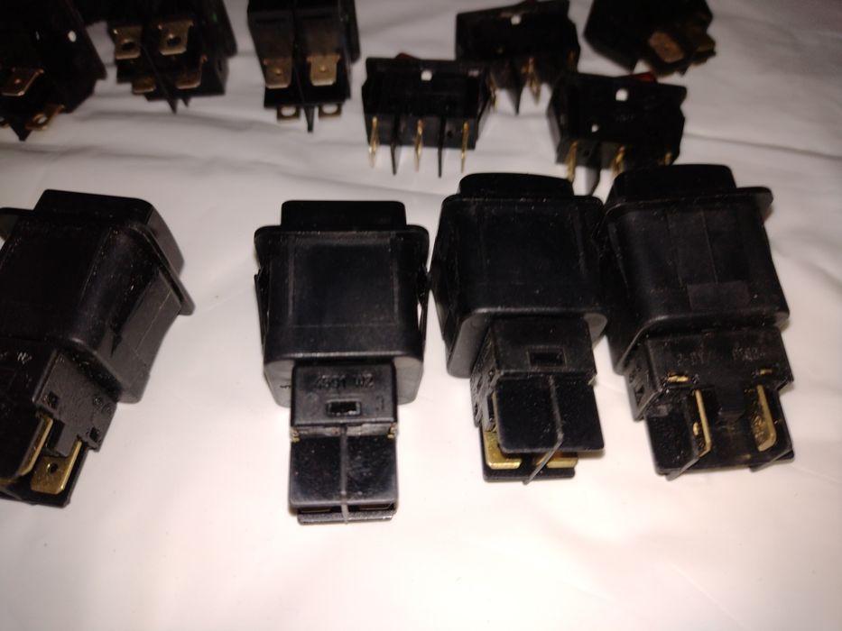 Vând diverse întrerupătoare noi de calitate produse in Romania!