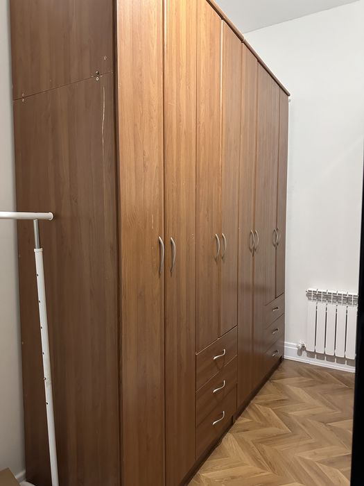 Шкаф восьми дверный вместительный