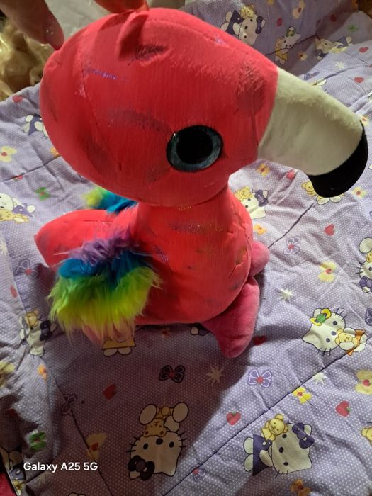 Vand plușuri frumoase