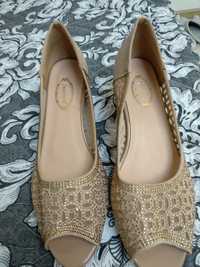 Продам женские туфли 40 рзм