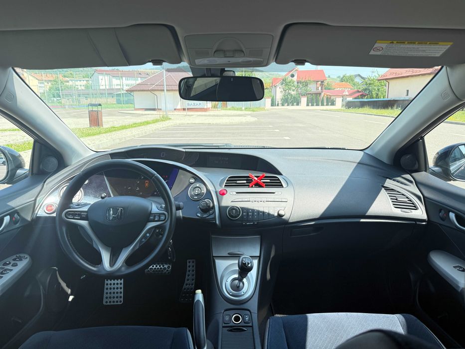 Honda Civic 8 Hatchback 1.8 i-VTEC 140 CP - Cutie automata
