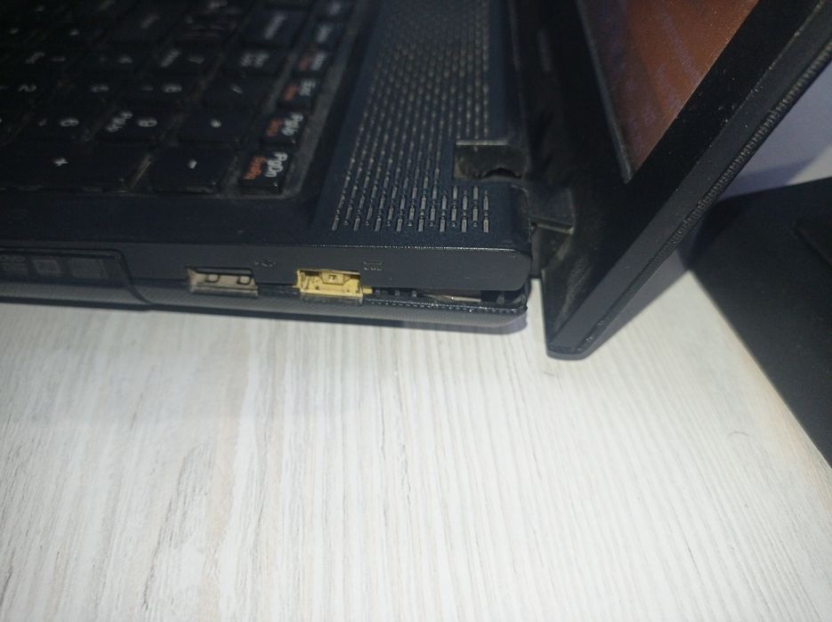 Lenovo notebook sotiladi