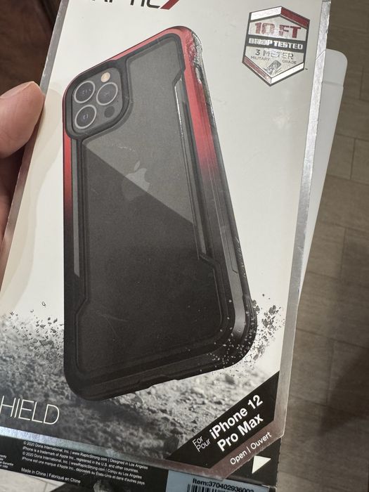 Продам чехол на Iphone 12 pro max новый