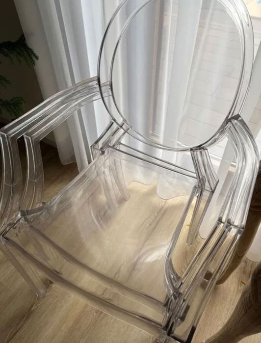 Scaun design transparent (2)