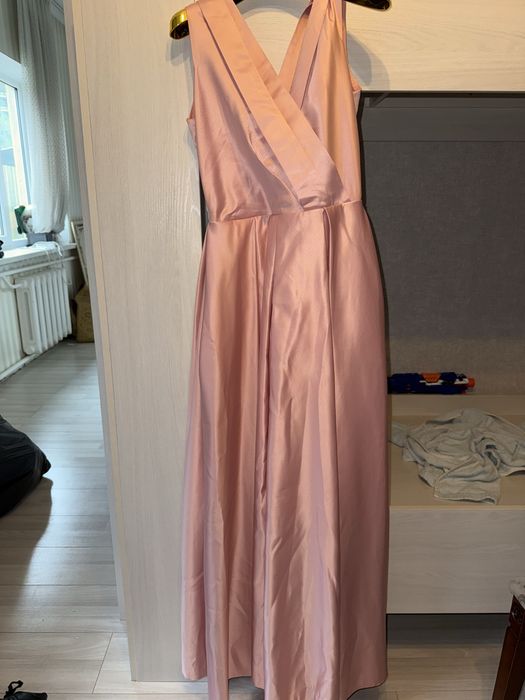 Платье вечернее Итальянского бренда , из натуральной ткани