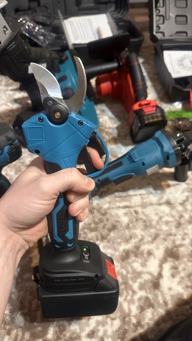 Foarfeca gradina cu acumulator