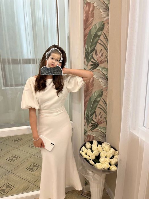 платье …………………….