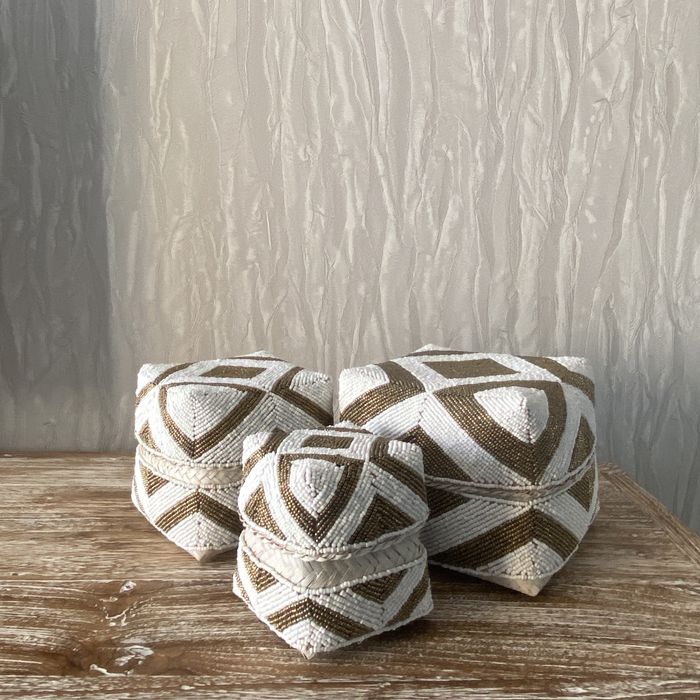 Настольный декор с Бали. Шкатулки ручной работы из бамбука с бисером