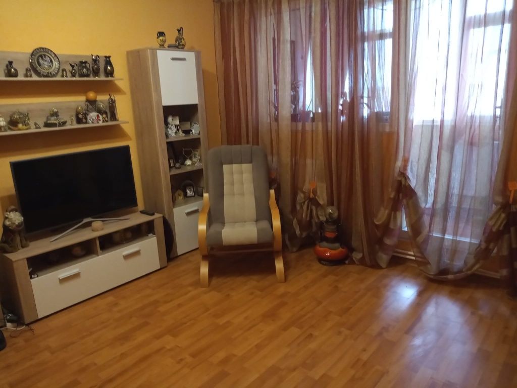 Închiriez apartament 2 camere Micro 20