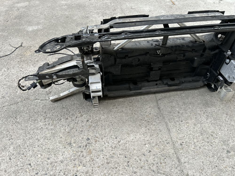 Trager bmw G20 G21 seria 3 Armatura / suport far / grile active