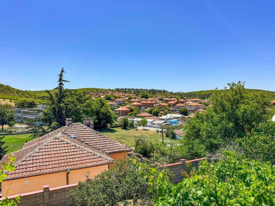 Двуетажна къща с двор в центъра на град Средец, област Бургас