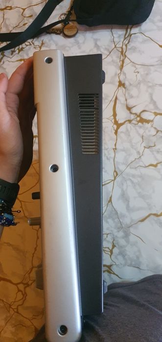 Vând mixer behringer