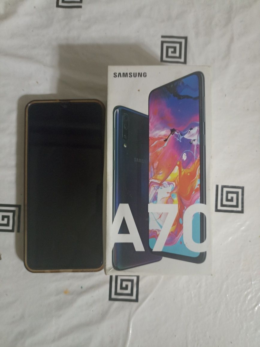 Samsung a70 с коробкой с документами