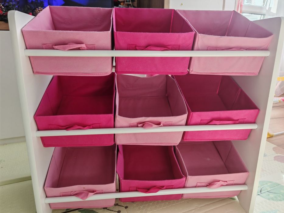 Етажерка за играчки