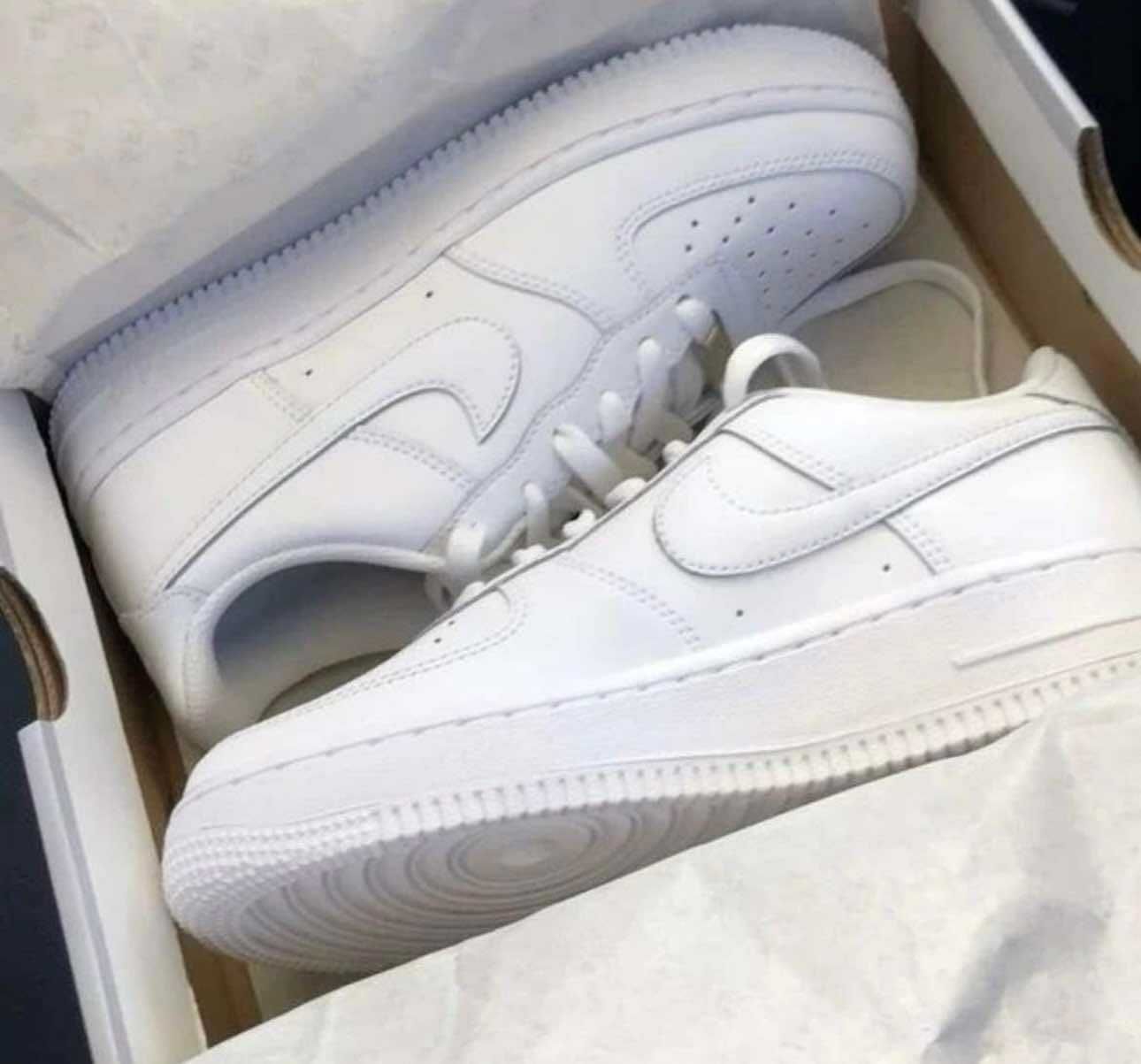 Adidasi Nike AirForce 1 Universali